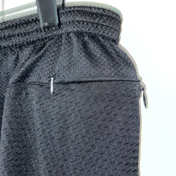 black adidas mesh lined running marathon 7” workout zip pocket shorts L 3 stripe - Picture 2 of 4